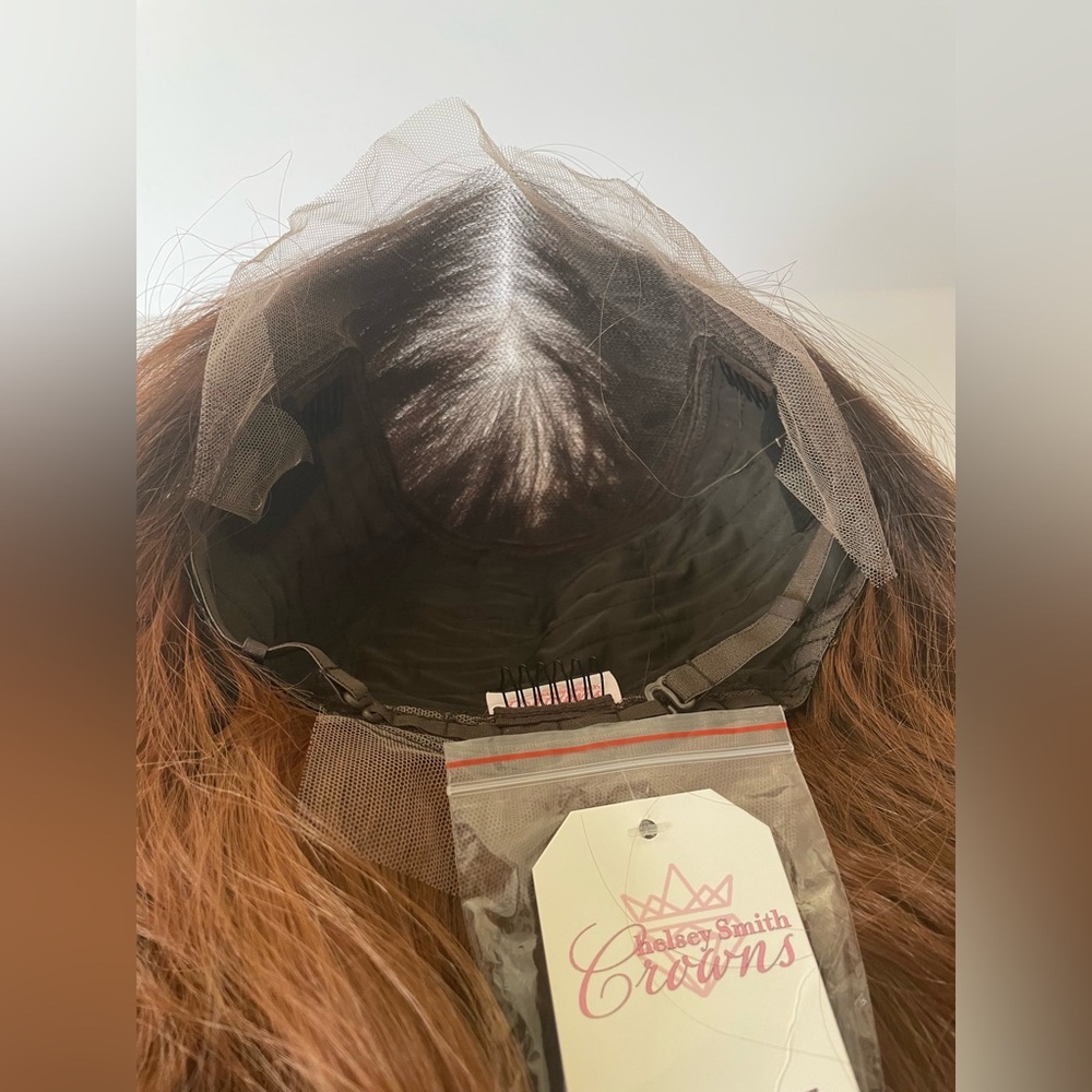 Chelsey Smith Crowns NWT Mystery 3 Wig Standard Cap - Picture 6 of 13